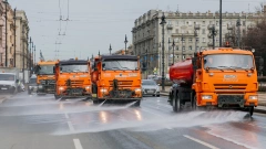 Коммунальщики Петербурга израсходовали миллион кубометров воды на помывку улиц 