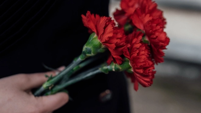 На могилу Собчака чиновники Петербурга возложили цветы