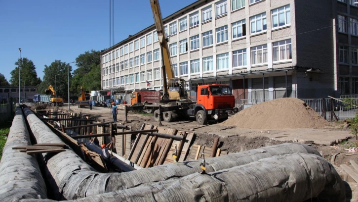 У школы на улице Костюшко завершился ремонт тепломагистрали