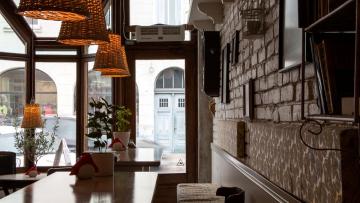 Из-за пандемии петербургские рестораны потеряли половину выручки