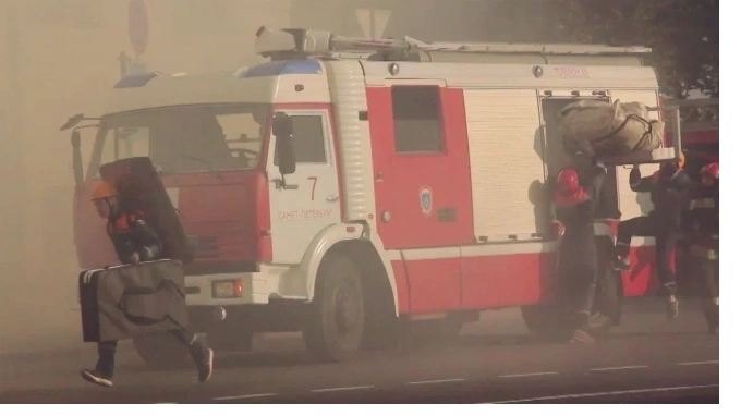 При пожаре в деревянном доме в Красном Селе погиб человек