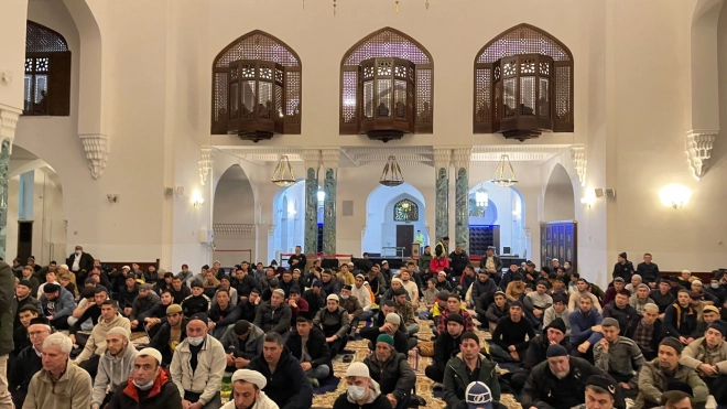 В Петербурге около 250 тыс. мусульман приняли участие в молитвах в праздник Ураза-байрам