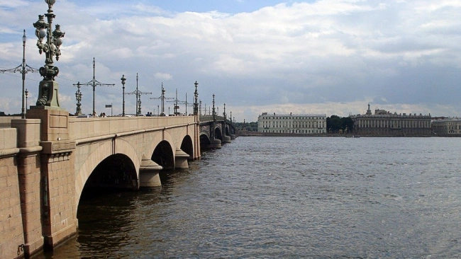В ночь с 23 на 24 июня Троицкий мост разведут по особому графику 
