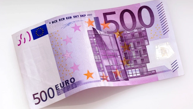 Курс евро на Мосбирже поднялся до 100 рублей