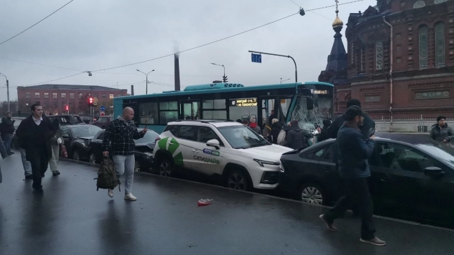 В ДТП с автобусом на Двинской улице пострадала пассажирка