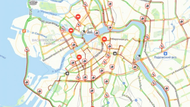 Петербург сковало 10-балльными пробками вечером 24 декабря