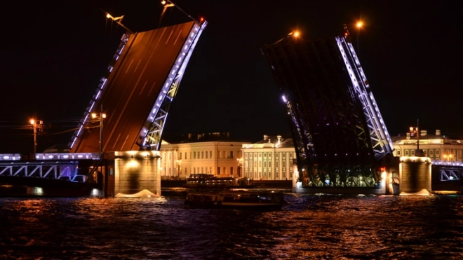 В Петербурге с 17 июля возобновляется шоу "Поющие мосты"
