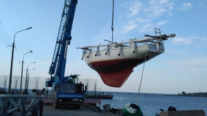 Яхту "Ингрия" сняли с мели в Финском заливе