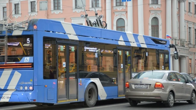 Правительство Петербурга назвало фейком информацию о повышении цен на проезд в транспорте 