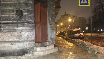 При обрушении фасада в Петербурге пострадали двое ...