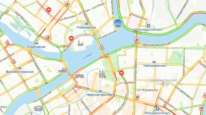 Пробки сковали центр Петербурга днём 31 января