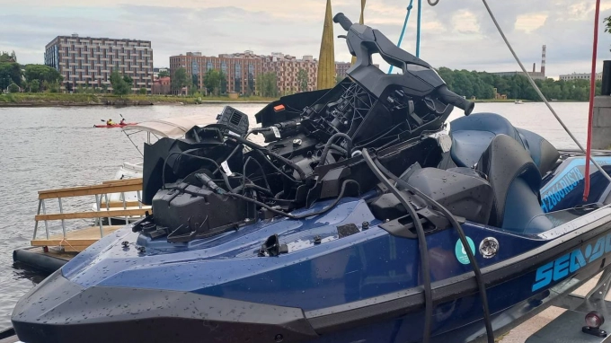Северо-Западная транспортная прокуратура проводит проверку после столкновения катера и гидроцикла в Петербурге