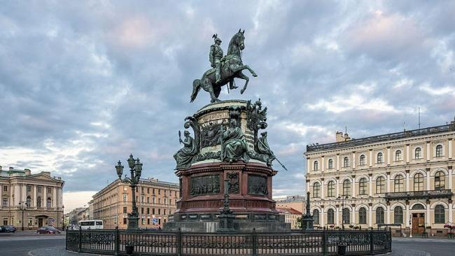В Петербурге на продолжение реставрации памятника Николаю I ассигновано 40 млн рублей
