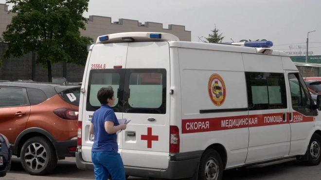 Во время пожара в студии на проспекте Ветеранов пострадала женщина. 