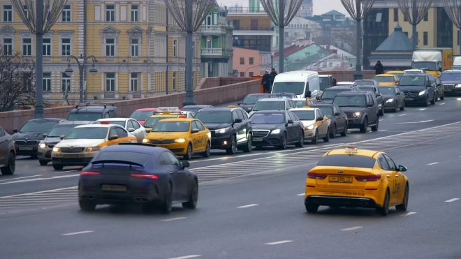 Петербургские таксисты могут брать авто в аренду на несколько часов