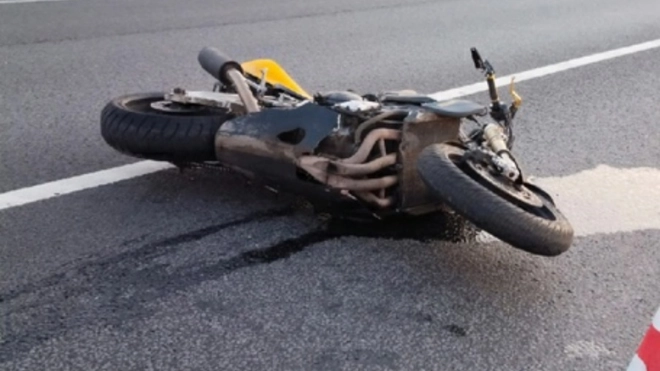 Мотоциклистка погибла в Красном Селе, вылетев из седла