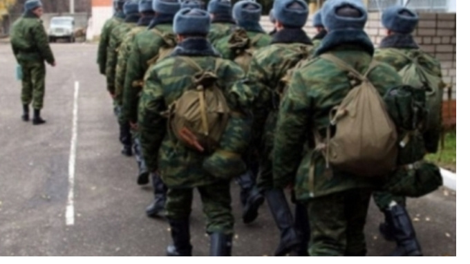 В этом году в армию призовут 2600 петербуржцев