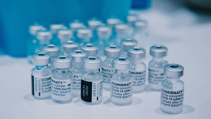 Стало известно об исследованиях новой российской вакцины от коронавируса