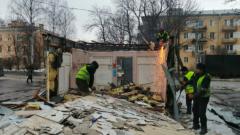 В Петербурге снесли 6 незаконных торговых павильонов с сувенирами и цветами