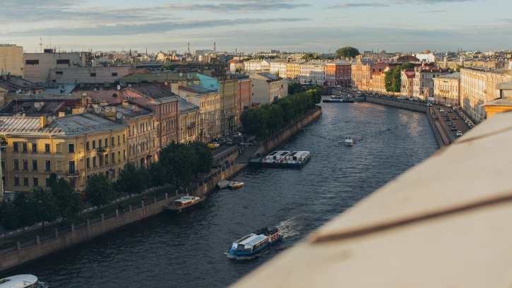 Петербург оказался одним из самых популярных городов для отдыха в одиночку 