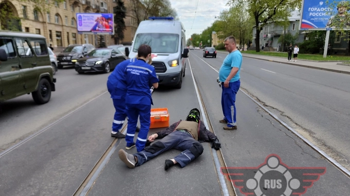 На Васильевском острове три мотоциклиста пострадали в ДТП