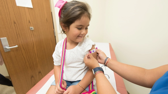 В детских поликлиниках Ленобласти откроют 22 пункта вакцинации