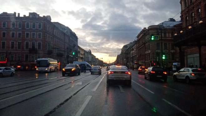 На Невском проспекте утром  мужчина попал под машину два раза