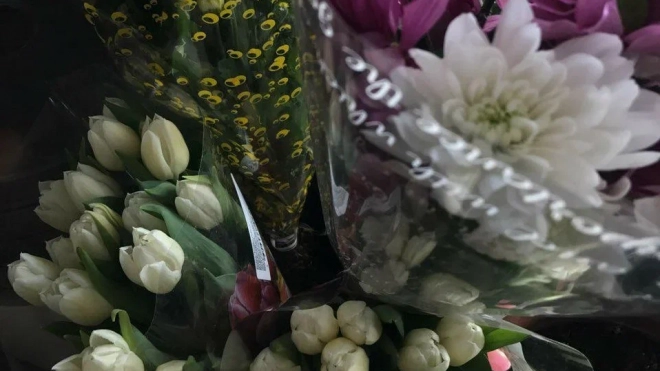Сотрудница цветочного получила предупреждение от ФАС после того, как дала комментарий СМИ