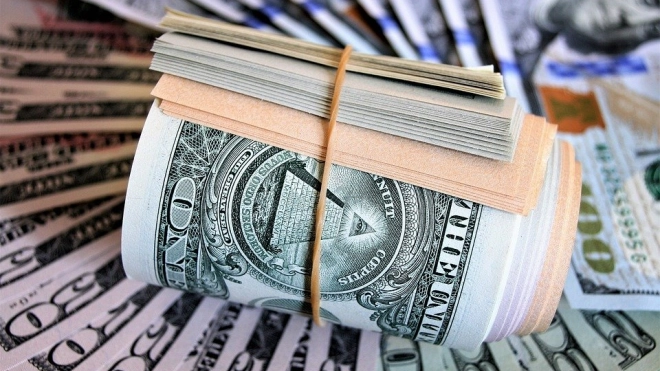 Россиянам посоветовали хранить деньги в нескольких валютах  