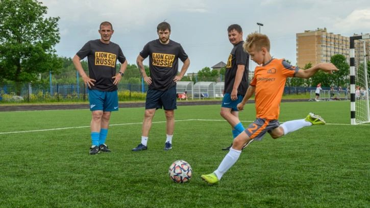 В Янино открылся профессиональный футбольный клуб для детей