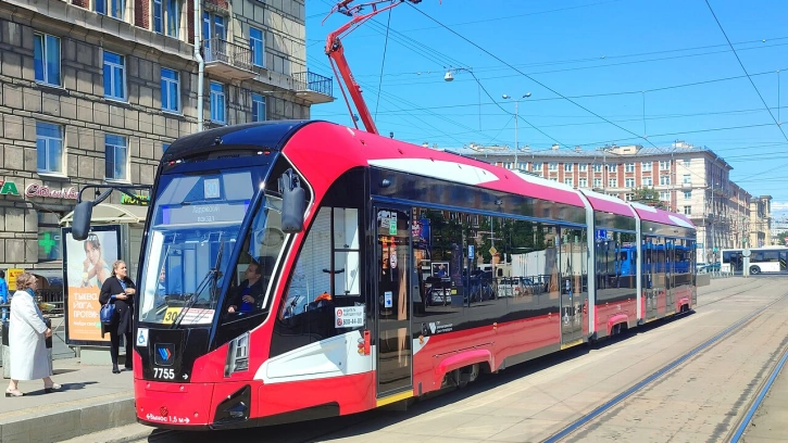 Петербург получил 13 новых трамваев «Невский»