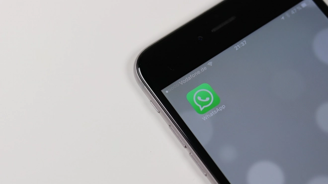 Сотрудников "Ростеха" обязали отказаться от использования WhatsApp на работе