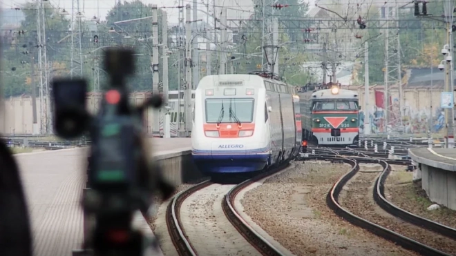Губернатор Петербурга поздравил работников железнодорожного транспорта с профессиональным праздником