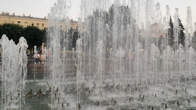 11 фонтанов в Петербурге закроют на промывку до выходных