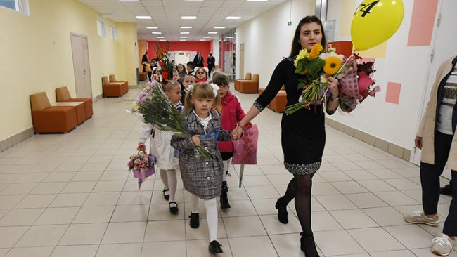Смольный наградит премиями 30 лучших учителей Петербурга 