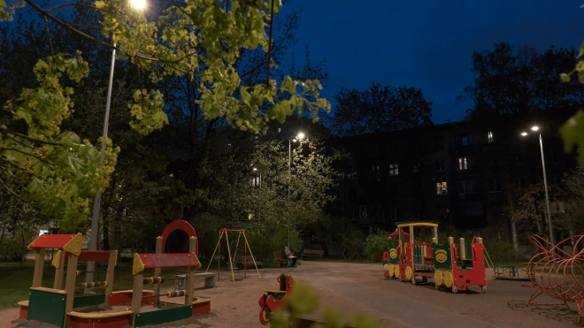 К началу учебного года новое освещение получили 58 детских и спортивных площадок