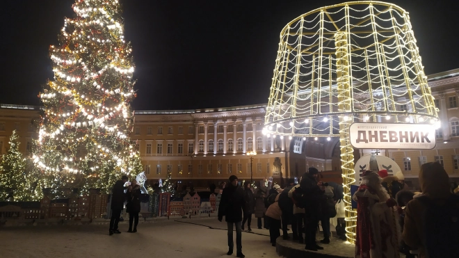 Петербуржцы смогут бесплатно отправить новогоднюю открытку с Дворцовой площади