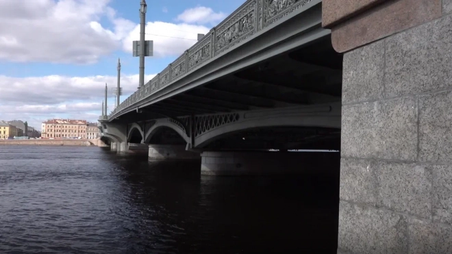 В "Мостотресте" напомнили о технологических разводках мостов