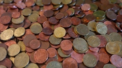 Курс евро на Мосбирже превысил 100 рублей впервые с конца февраля