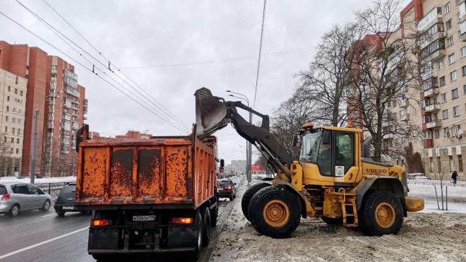 С улиц Петербурга за зиму убрали более 3,5 млн кубометров снега