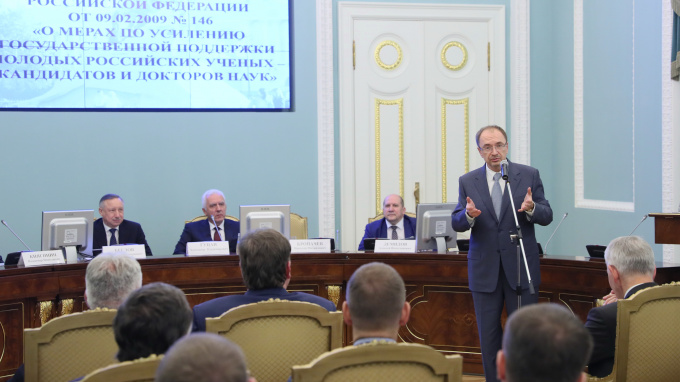 В Петербурге 46 молодых ученых получили президентские гранты