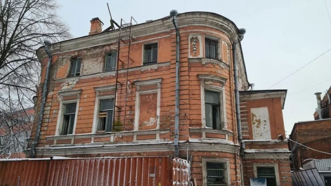 Владельцев Дачи Строгановых собираются через суд обязать  привести в порядок здание