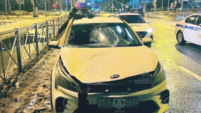 По Васильевскому острову гонял автомобилист с трупом на крыше машины