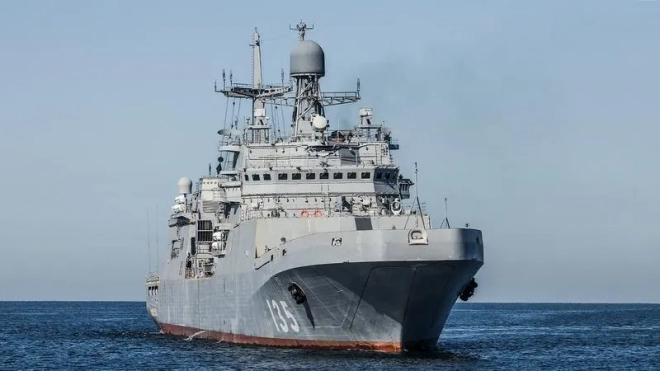 В морском параде ВМФ задействуют десантный корабль "Иван Грен"