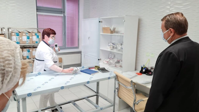 Комздрав Ленобласти проверил организацию вакцинации в Сертоловской больнице
