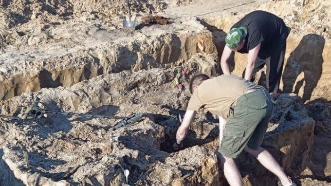 На месте раскопок в Тосненском районе нашли танк с боеприпасами