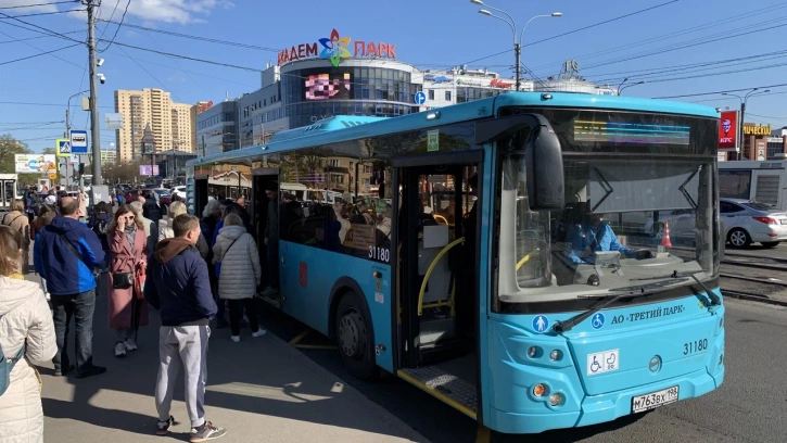 Петербуржцев довезут до новостроек два новых автобуса