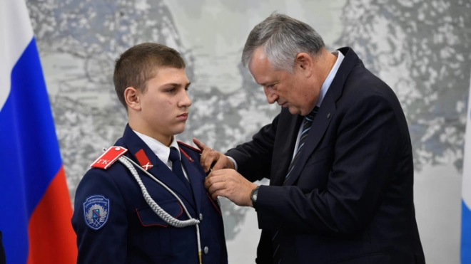 Медаль Совета Федерации вручили 13-летнему кадету из Ленобласти, спасшему брата из пожара