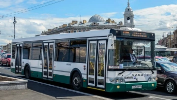 В Петербурге около трех тыс. автобусов переведут на газо...