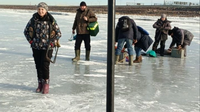 Со льда Финского залива эвакуированы 15 рыбаков
